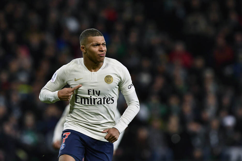   极氪科技集团11月交付63902台新车 同比增长7.1%